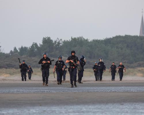French Police Clash with Migrants on Beach as Dinghy Heads to UK