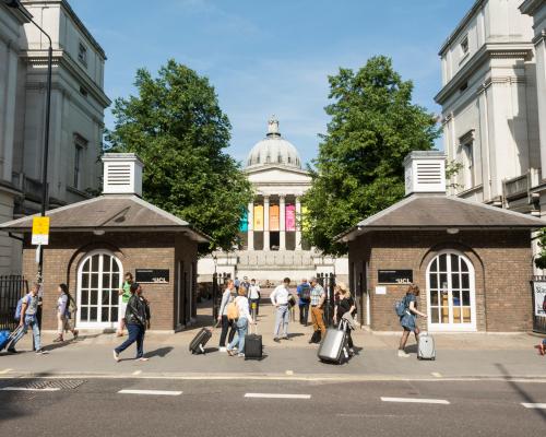 UK University Students Forced to Live at Home Due to Rising Costs - grandgoldman.com