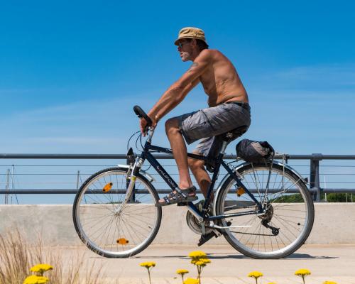 Taps Aff: Why Going Shirtless Is This Season for Scots