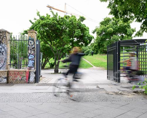 Berliners Fight to Keep Görlitzer Park Open at Night - grandgoldman.com