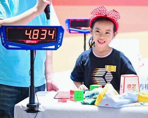 China's Six-Year-Old Rubik's Cube Prodigy Sets World Record