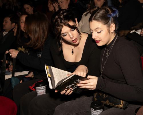Romantasy Books Dominate: Why Young Women Love Fantasy Romance