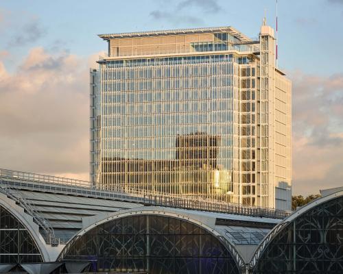 Renzo Piano Glass Cube Towers Over Stirling Prize Shortlist