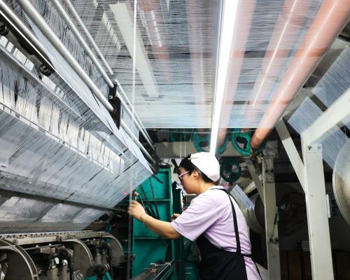 China Growth Slows, Thames Water Survives: Business News