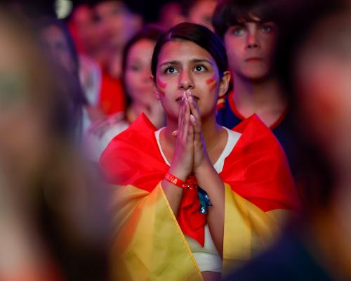 Spain World Cup Victory: Fans Defy Heat for Historic Win