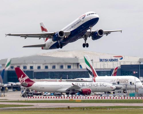 Thunderstorms Delay Hundreds of Flights at Heathrow and Gatwick - grandgoldman.com