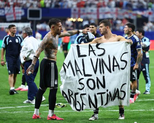 White House Backs Argentina Players Over Falklands Banner at Worl