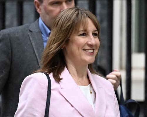 UK GDP Growth Beats Forecasts But Reeves Warns Against Political Turmoil - grandgoldman.com