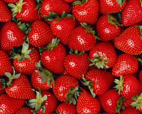 June Sun Makes UK Strawberries Sweeter Than Ever - grandgoldman.com