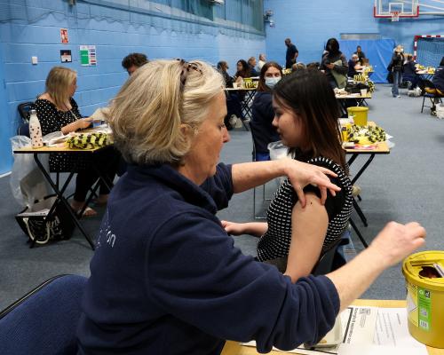 Meningitis B Vaccine for Teens Recommended by UK Advisers