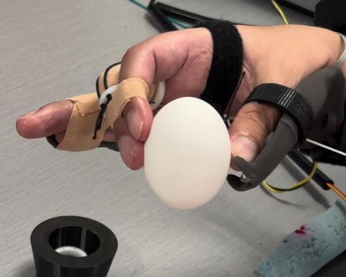 Brain Implant Restores Movement: Paralyzed Man Feeds Himself