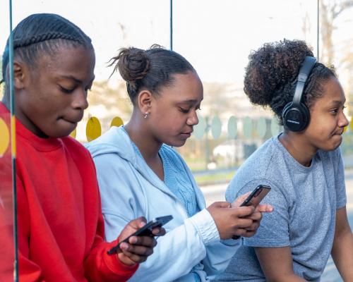 Social Media Curfew for Teens: Teenagers React to UK Ban