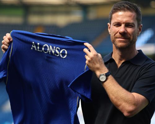 Alonso Optimistic He Can Thrive at Chelsea and Avoid Coaching Car