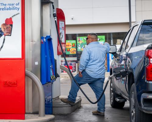 US Gas Prices Rise Amid Iran Tensions Over Strait of Hormuz
