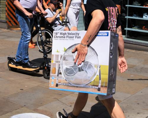 UK Heatwave Fan Shortage Looms as Sales Surge 3000 Percent - grandgoldman.com