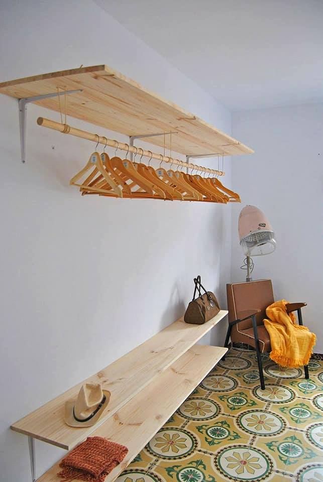 30 Closet Ideas You Can Make Yourself with Recycled Wood! - grandgoldman.com