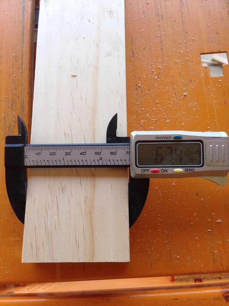 Retro Stand Made of Recycled Wood for Smartphones - grandgoldman.com