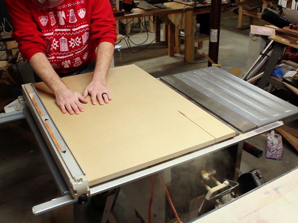 Super Economical Table for the Router - grandgoldman.com