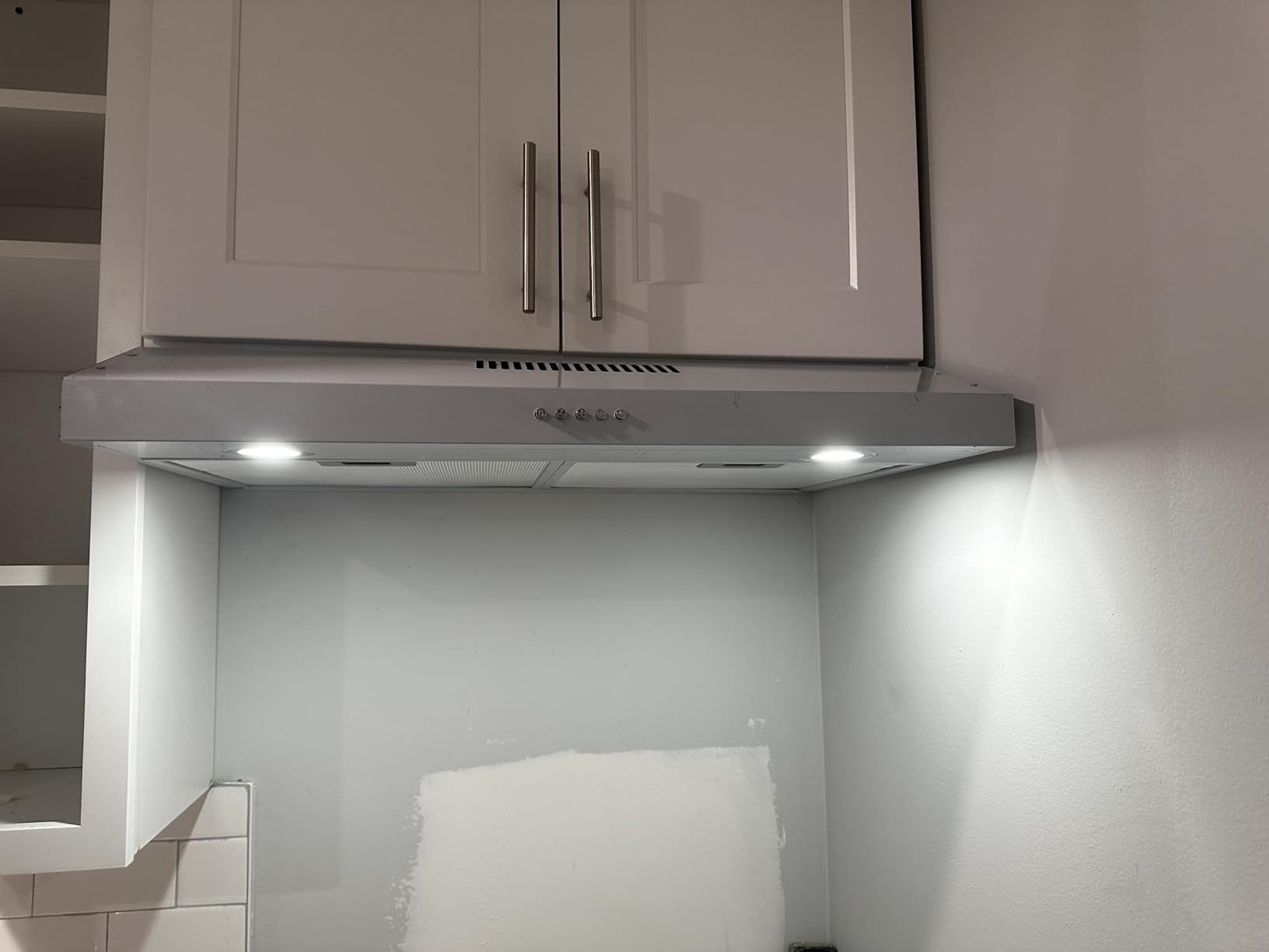 Alemania Under Cabinet Ductless Range Hood Review - grandgoldman.com