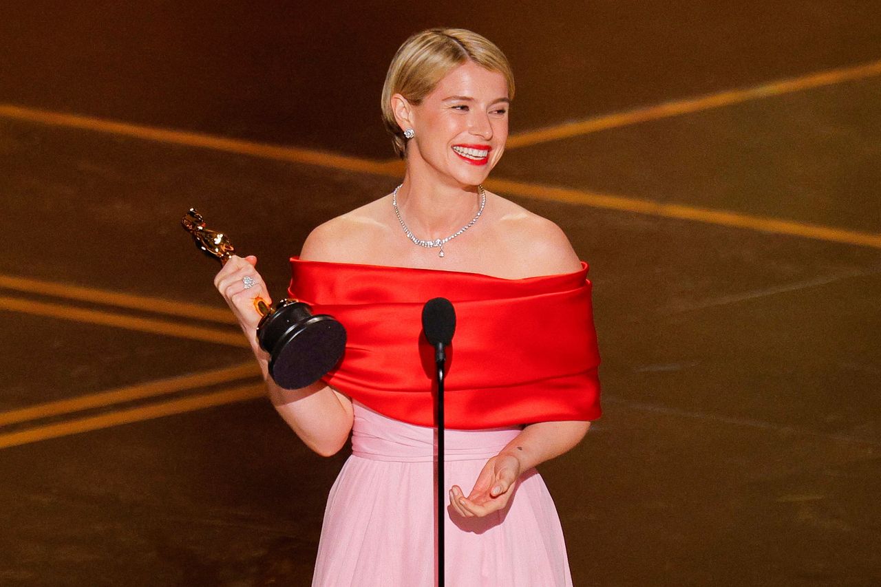 Killarney Erupts as Jessie Buckley Wins Oscar Gold - grandgoldman.com