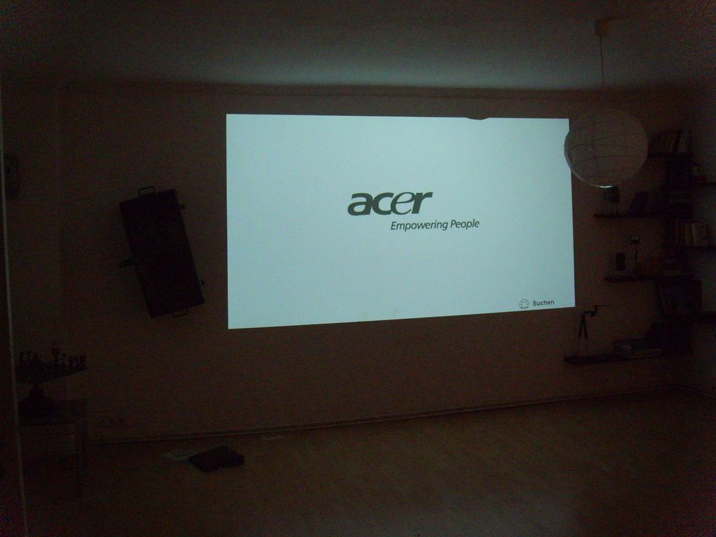Adapting a Wall into a Giant Screen to Have a Home Theater! - grandgoldman.com