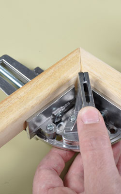 Maurer Clamps and Vices: Your Third Hand for DIY Projects