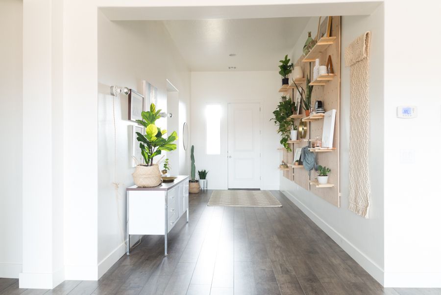 7 Ideas to Decorate Monotonous Corridors! - grandgoldman.com