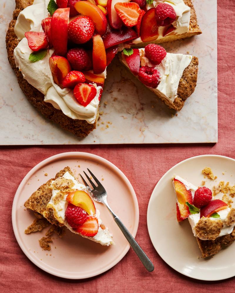 Giant Shortcake with Summer Fruits: Easy Recipe