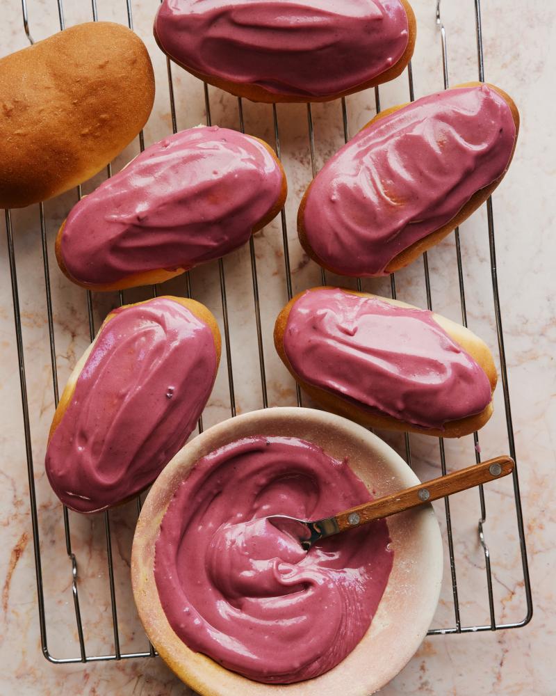 Blackcurrant and Vanilla Finger Buns: A Delicious Recipe