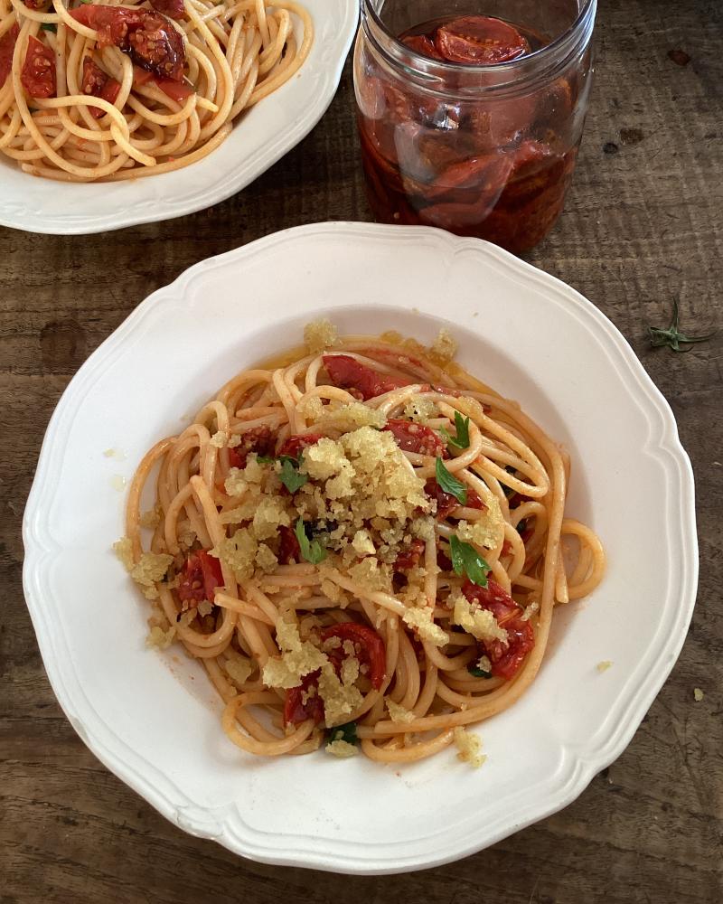 Spaghetti with Semi-Dried Tomatoes, Garlic, Herbs & Breadcrumbs