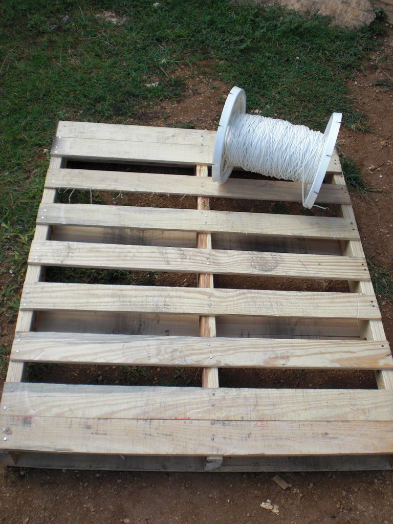 Hanging Chair: Paracord and Pallet Wood - grandgoldman.com
