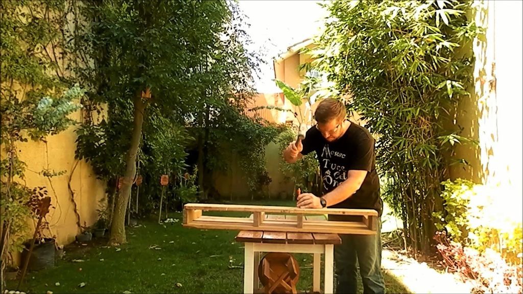 How to Make a Beautiful Pallet Lamp! - grandgoldman.com