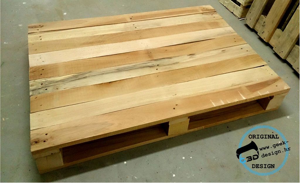 Pallet Coffee Table with Nintendo NES Design - grandgoldman.com