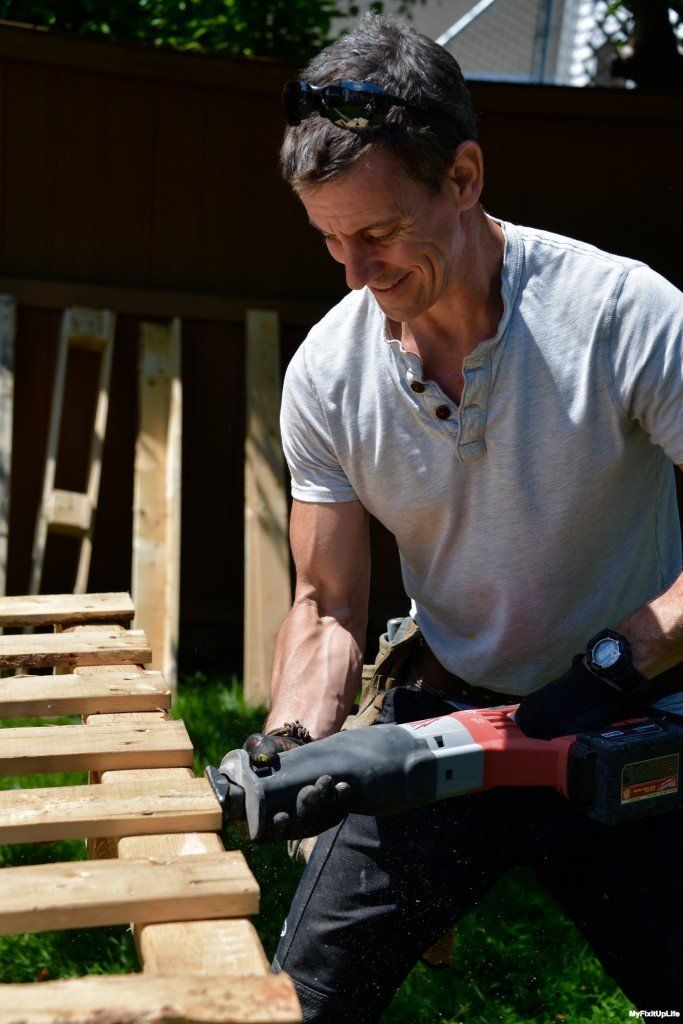 Building Hanging Pallet Gardens! - grandgoldman.com