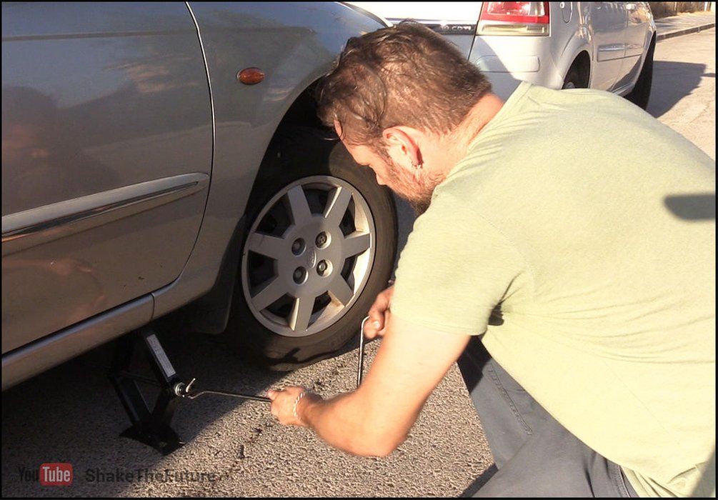 Jump Start the Car with a Rope (Dead Battery) - grandgoldman.com