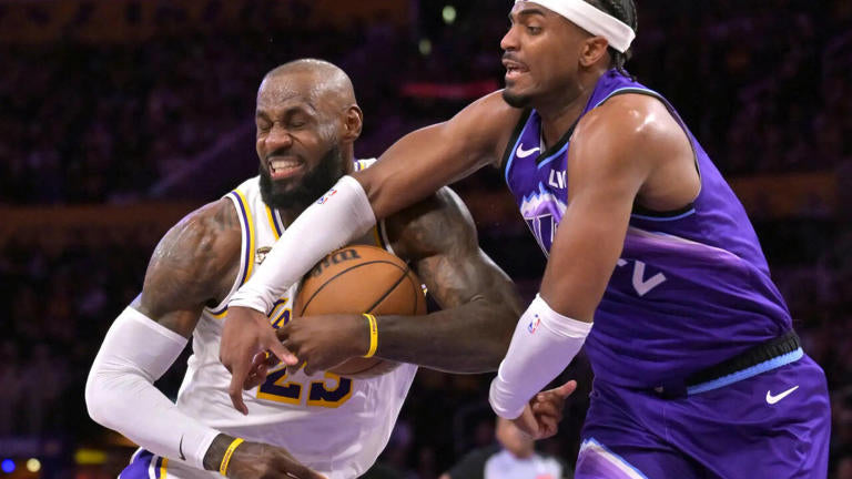 Lakers Battle in Playoffs Despite Doncic, Reaves Injuries - grandgoldman.com