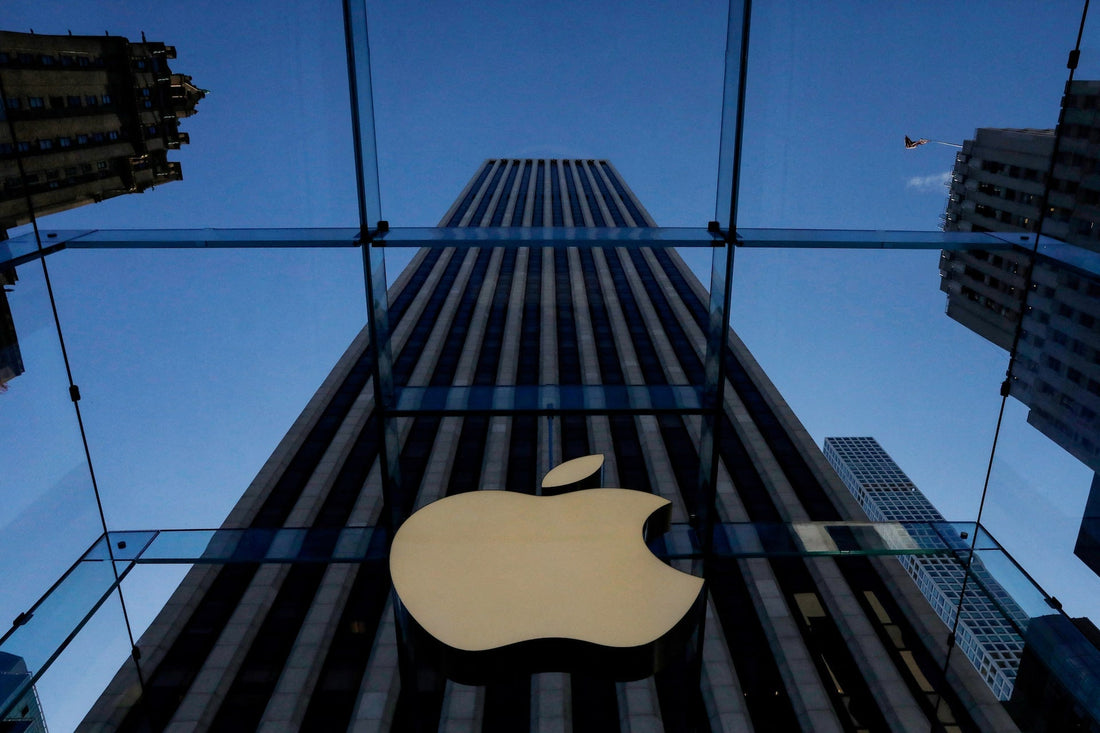 Apple Taps Ex-Google Exec to Reboot Siri AI Marketing - grandgoldman.com