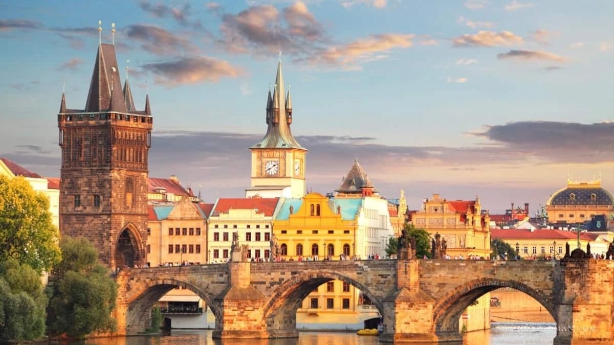 Best Free Tours of Prague in Spanish - Grand Goldman