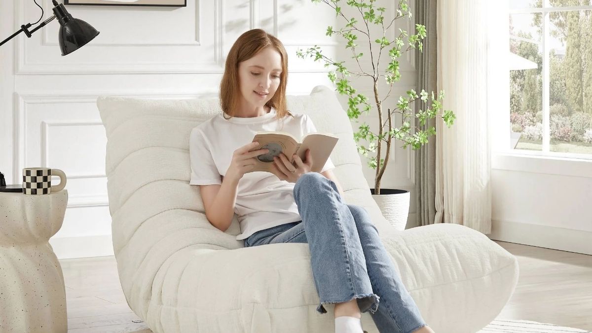 Choosing the Perfect Caterpillar Lounge Chair  - Grand Goldman