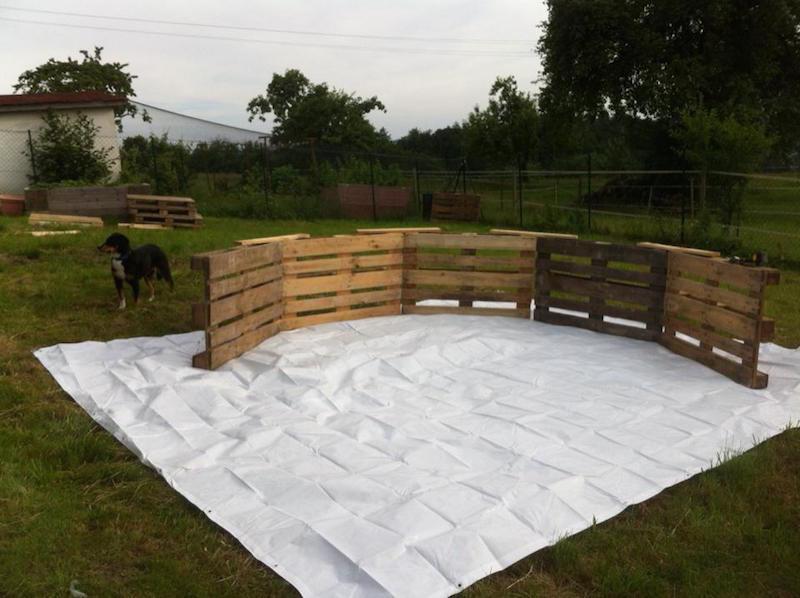 Build a Pool with Pallets - grandgoldman.com