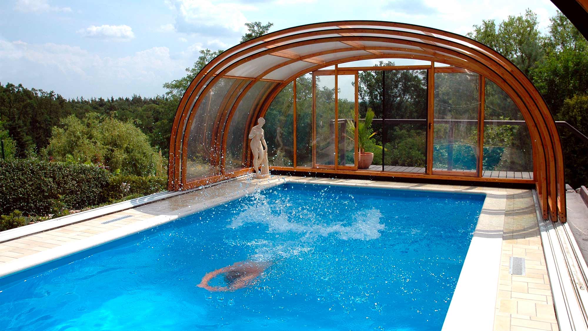 Pool Covers: Use Your Pool All Year Long with a Telescopic Cover