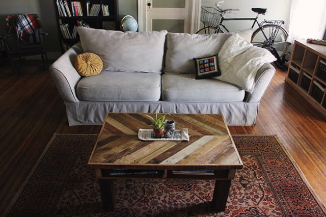 Living room table with pallets - grandgoldman.com