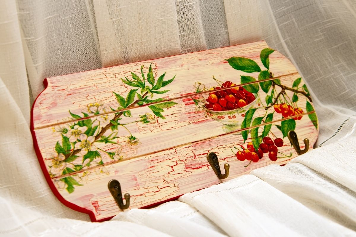 Decoupage on Wood: Step-by-Step Practical Guide