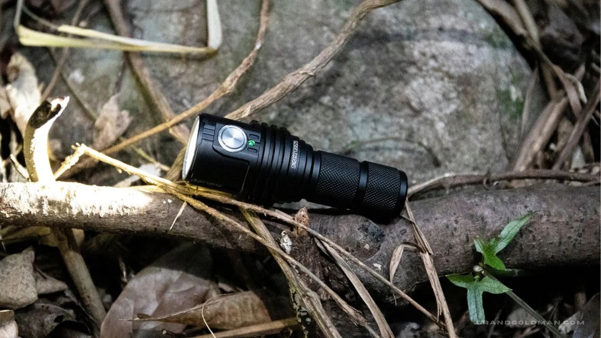 Best Blood Detection Flashlights for Hunting (Reviews) - Grand Goldman