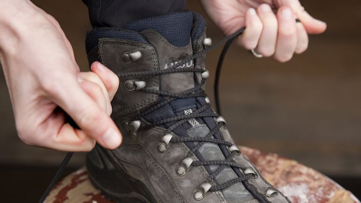 How to Lace-up Hiking Boots - Grand Goldman