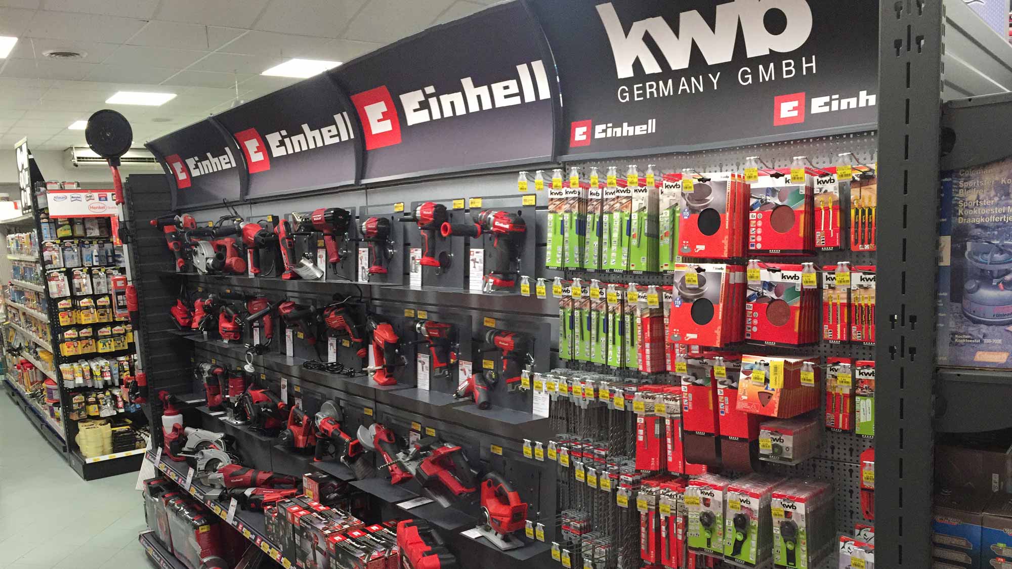 Einhell Italy Surpasses a Kilometer of Retail Displays