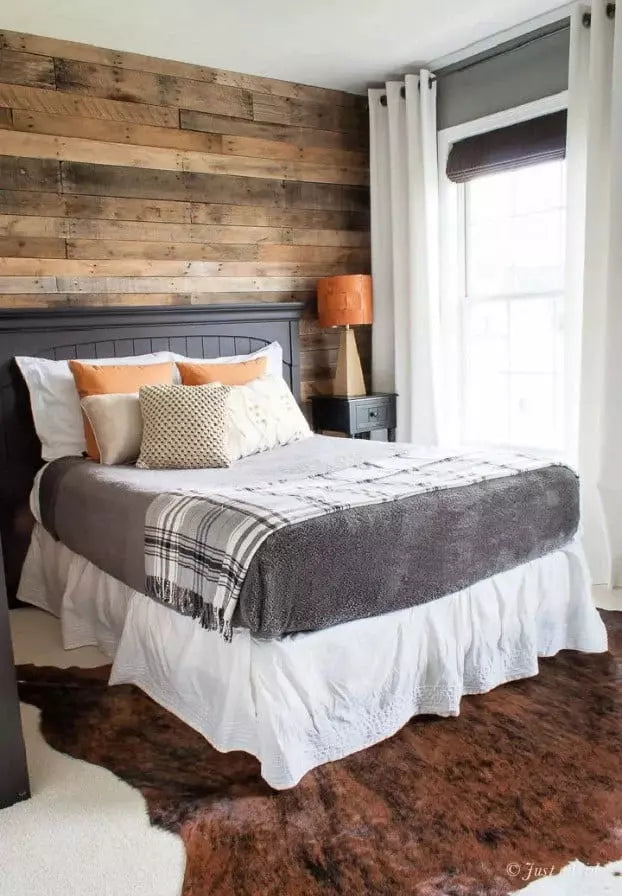 Learn to Decorate your Walls with Pallets - grandgoldman.com