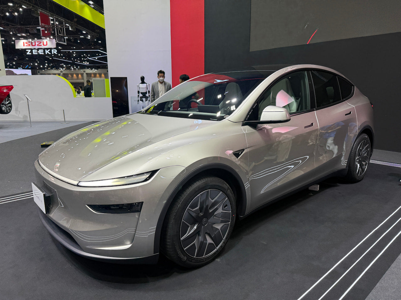 Tesla Model Y L Leak Sparks Buzz Over Bigger New SUV - grandgoldman.com