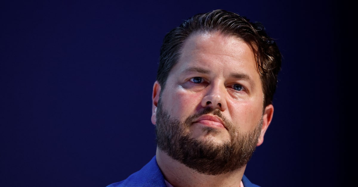 Pinterest CEO Urges Social Media Ban for Under 16 - grandgoldman.com