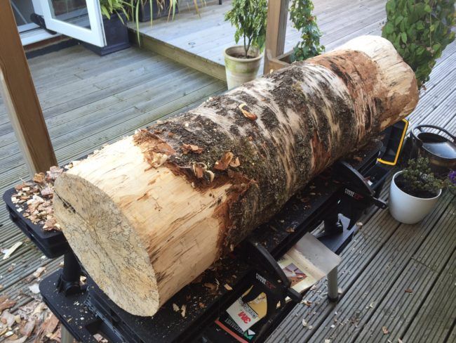 Transform an old log into an elegant wine organizer - grandgoldman.com